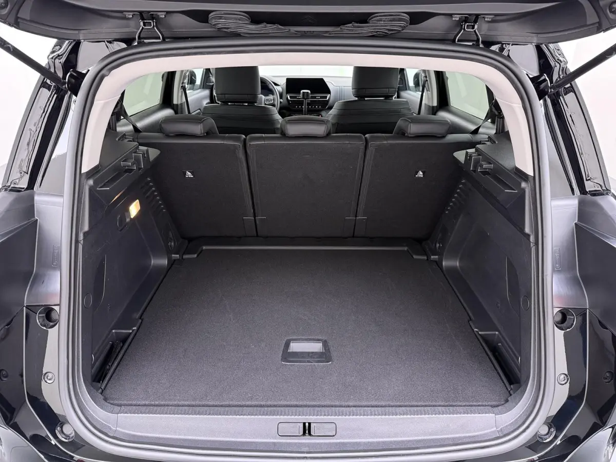 1.2 Hybrid 136 Plus CAMERA | STOELVERWARMING |KEYLESS START & GO | RIJKLAAR GELEVERD MET 12 MND BOVAG GARANTIE |