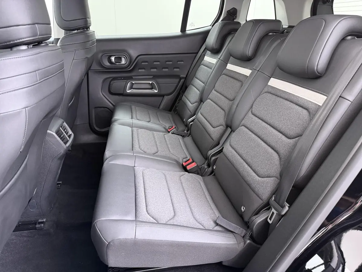 1.2 Hybrid 136 Plus CAMERA | STOELVERWARMING |KEYLESS START & GO | RIJKLAAR GELEVERD MET 12 MND BOVAG GARANTIE |