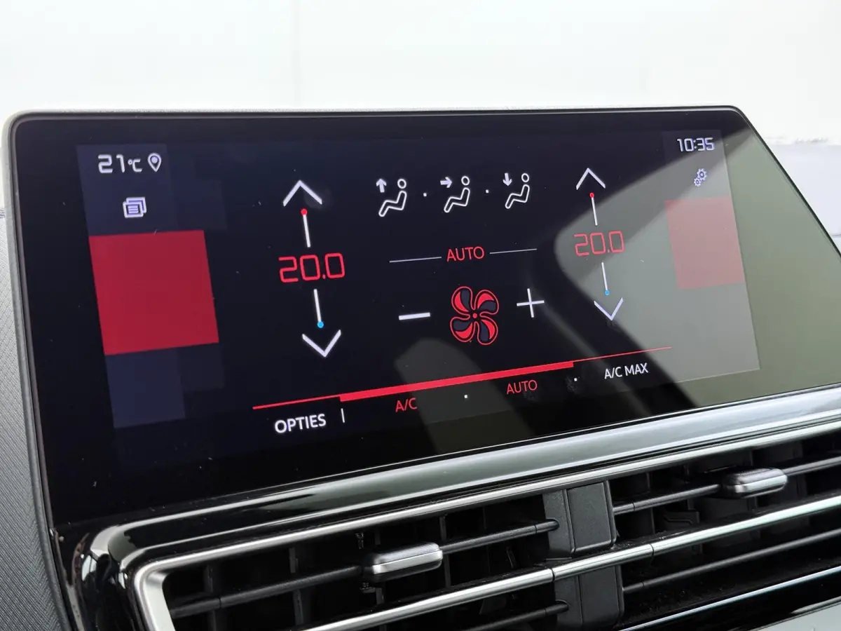 1.2 Hybrid 136 Plus CAMERA | STOELVERWARMING |KEYLESS START & GO | RIJKLAAR GELEVERD MET 12 MND BOVAG GARANTIE |