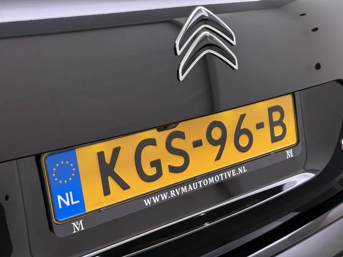 1.2 Hybrid 136 Plus CAMERA | STOELVERWARMING |KEYLESS START & GO | RIJKLAAR GELEVERD MET 12 MND BOVAG GARANTIE |