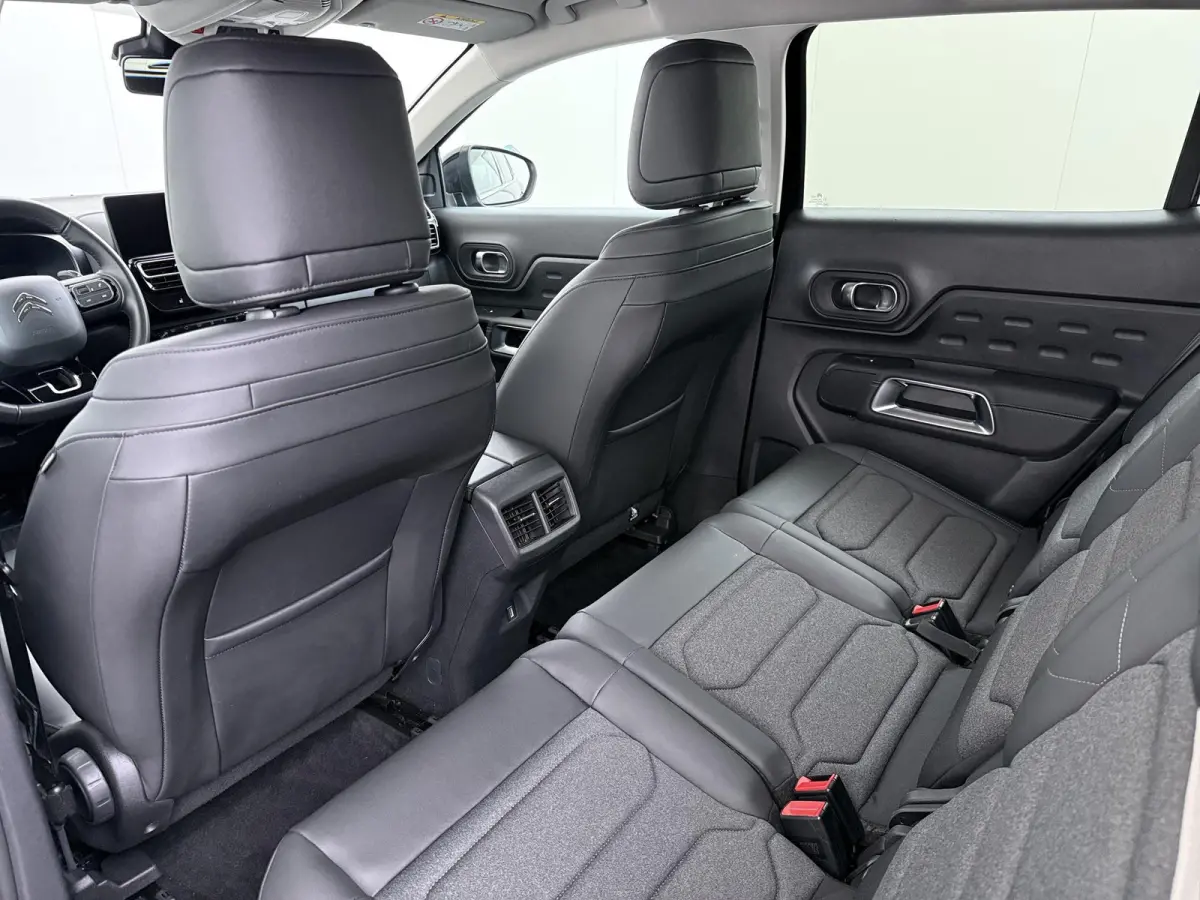 1.2 Hybrid 136 Plus CAMERA | STOELVERWARMING |KEYLESS START & GO | RIJKLAAR GELEVERD MET 12 MND BOVAG GARANTIE |