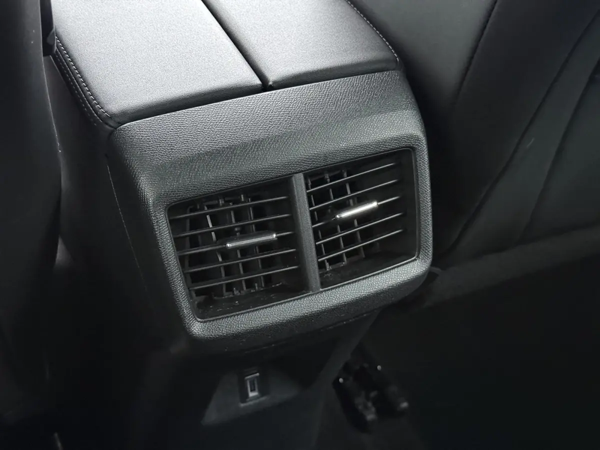 1.2 Hybrid 136 Plus CAMERA | STOELVERWARMING |KEYLESS START & GO | RIJKLAAR GELEVERD MET 12 MND BOVAG GARANTIE |