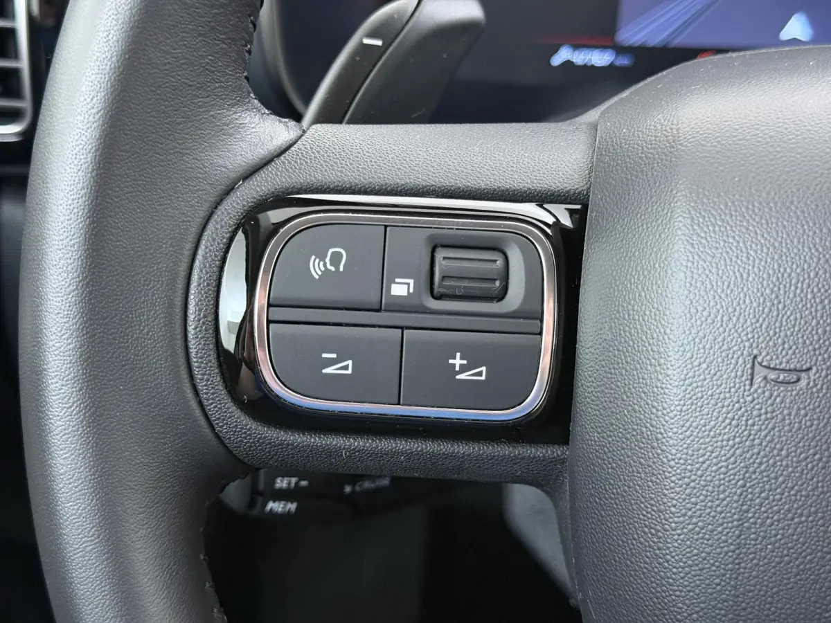 1.2 Hybrid 136 Plus CAMERA | STOELVERWARMING |KEYLESS START & GO | RIJKLAAR GELEVERD MET 12 MND BOVAG GARANTIE |