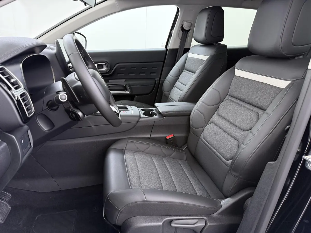 1.2 Hybrid 136 Plus CAMERA | STOELVERWARMING |KEYLESS START & GO | RIJKLAAR GELEVERD MET 12 MND BOVAG GARANTIE |