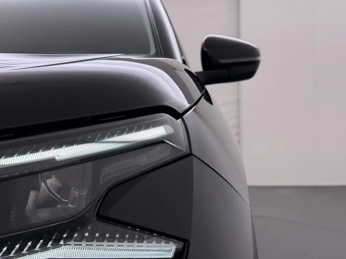 1.2 Hybrid 136 Plus CAMERA | STOELVERWARMING |KEYLESS START & GO | RIJKLAAR GELEVERD MET 12 MND BOVAG GARANTIE |