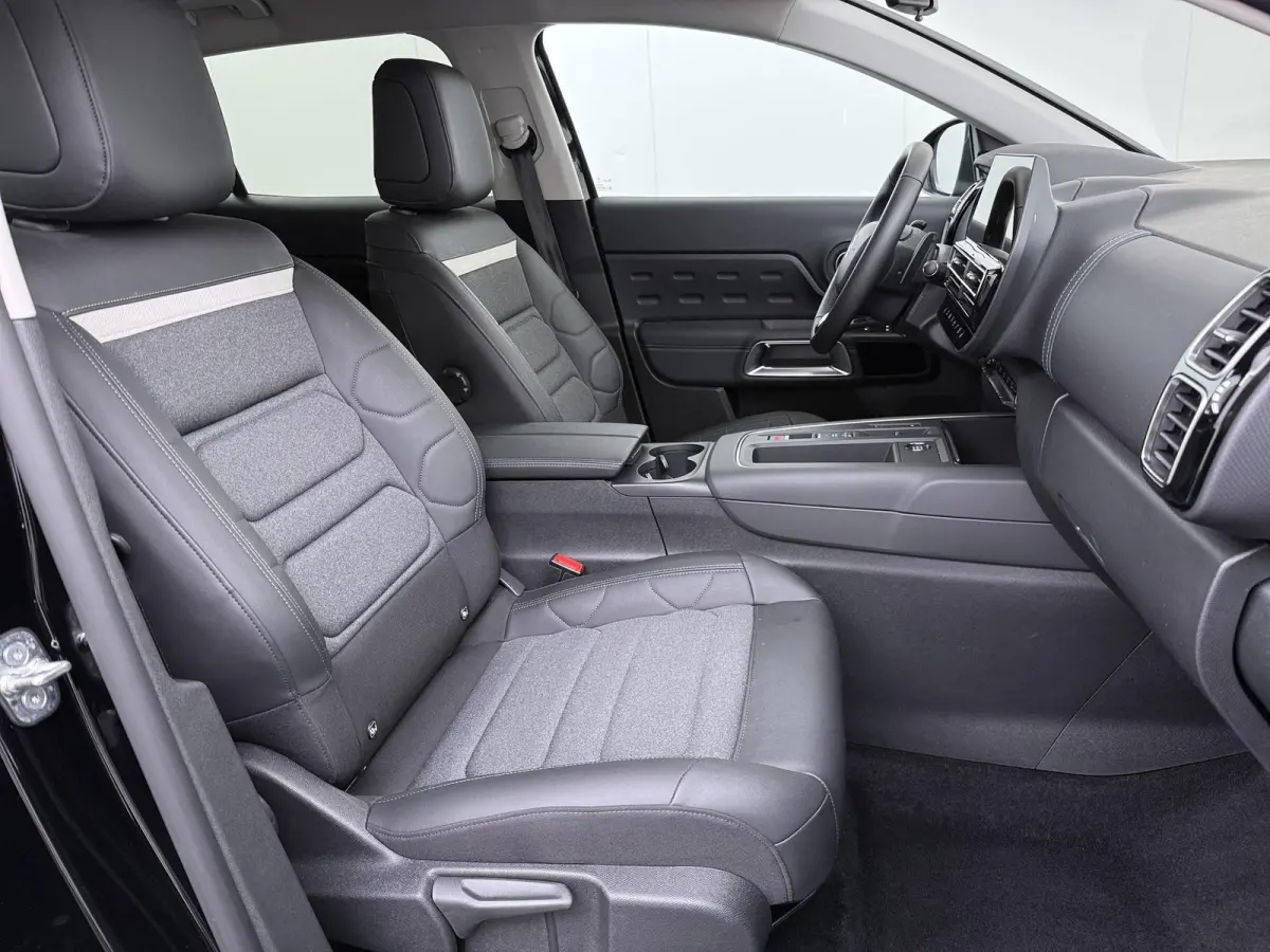 1.2 Hybrid 136 Plus CAMERA | STOELVERWARMING |KEYLESS START & GO | RIJKLAAR GELEVERD MET 12 MND BOVAG GARANTIE |