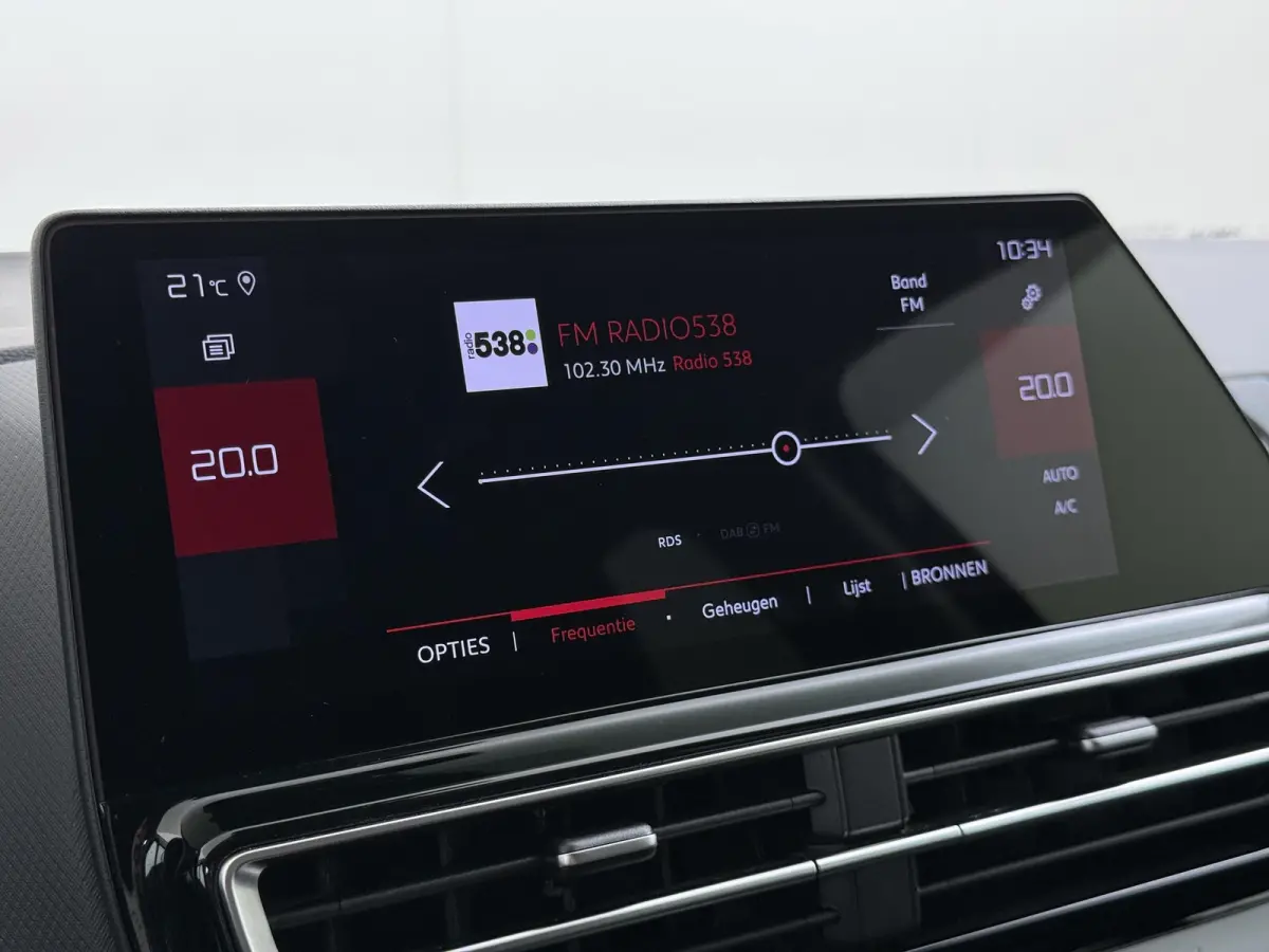 1.2 Hybrid 136 Plus CAMERA | STOELVERWARMING |KEYLESS START & GO | RIJKLAAR GELEVERD MET 12 MND BOVAG GARANTIE |
