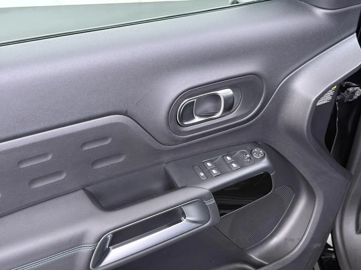 1.2 Hybrid 136 Plus CAMERA | STOELVERWARMING |KEYLESS START & GO | RIJKLAAR GELEVERD MET 12 MND BOVAG GARANTIE |