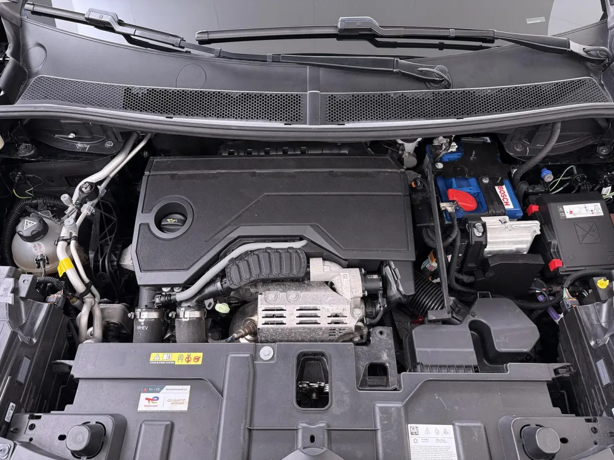 1.2 Hybrid 136 Plus CAMERA | STOELVERWARMING |KEYLESS START & GO | RIJKLAAR GELEVERD MET 12 MND BOVAG GARANTIE |