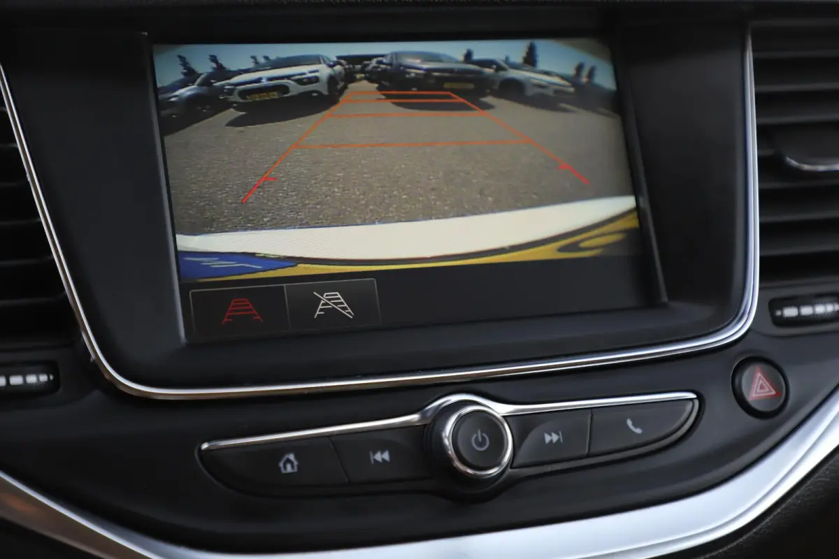 1.2 Business Elegance 110PK Sportstoelen Navigatie Achteruitrijcamera Clima Cruise Carplay Android PDC