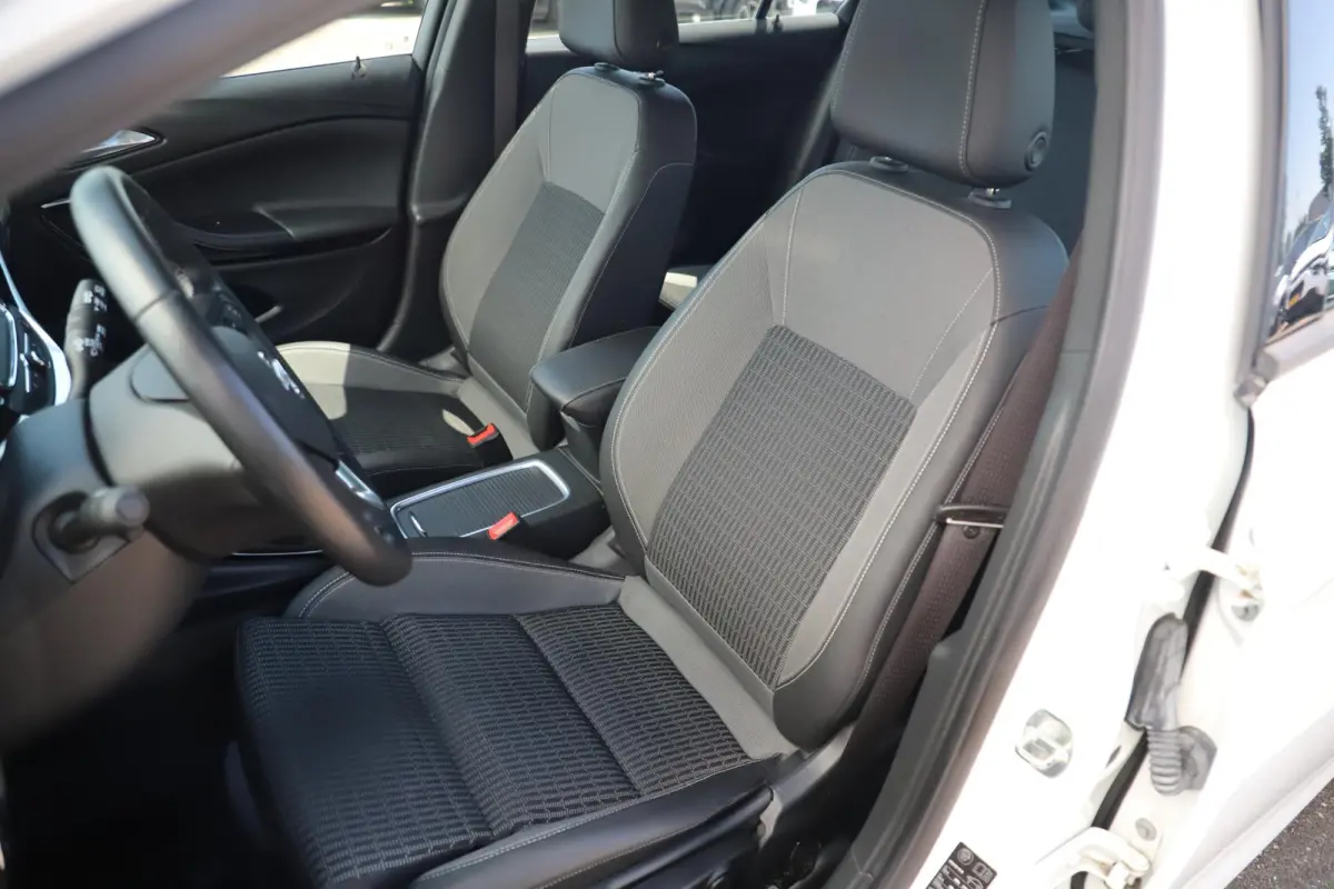 1.2 Business Elegance 110PK Sportstoelen Navigatie Achteruitrijcamera Clima Cruise Carplay Android PDC