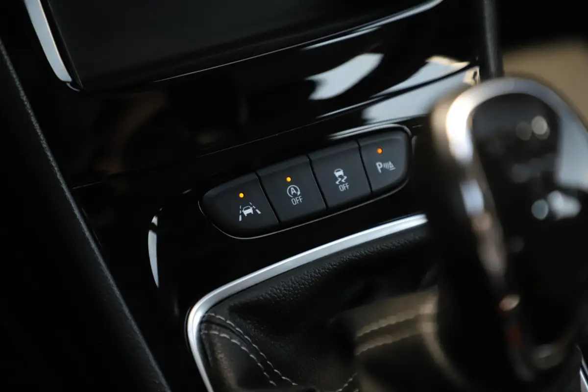 1.2 Business Elegance 110PK Sportstoelen Navigatie Achteruitrijcamera Clima Cruise Carplay Android PDC