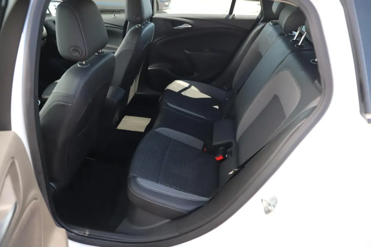 1.2 Business Elegance 110PK Sportstoelen Navigatie Achteruitrijcamera Clima Cruise Carplay Android PDC