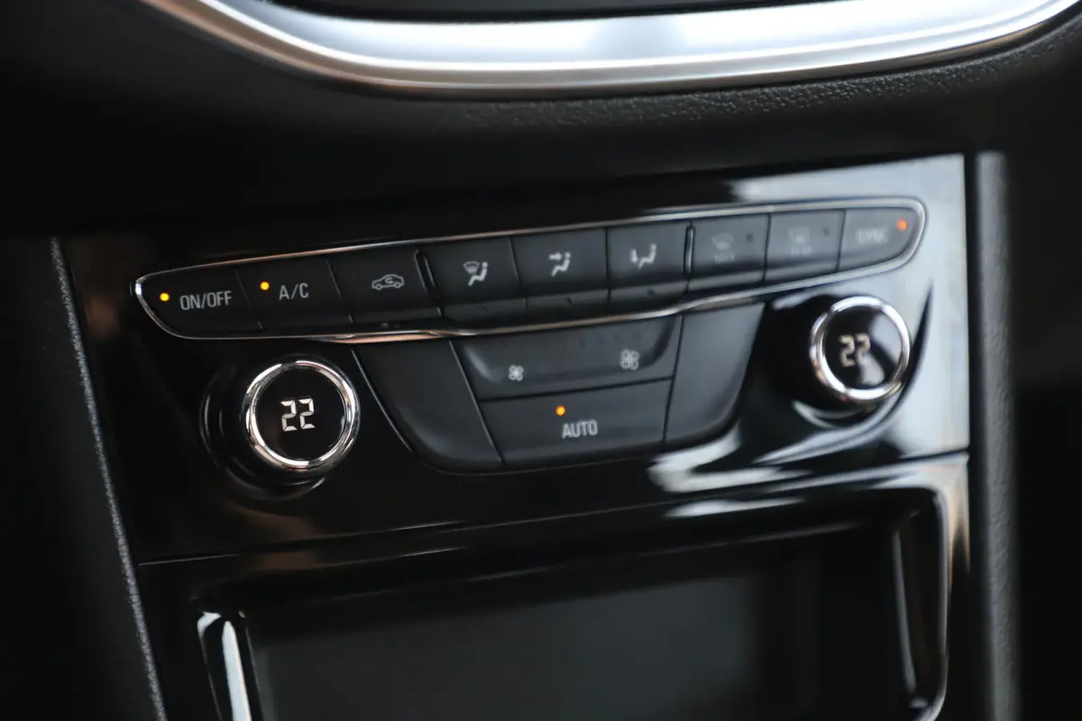 1.2 Business Elegance 110PK Sportstoelen Navigatie Achteruitrijcamera Clima Cruise Carplay Android PDC