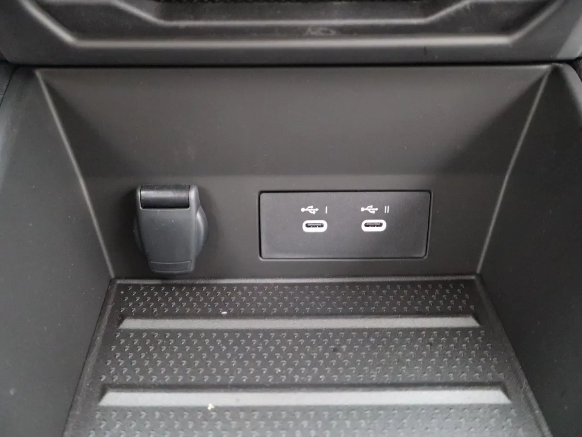 techno full hybrid E-Tech 160 | Parkeercamera | Adapt. Cruise | Google Navigatie |