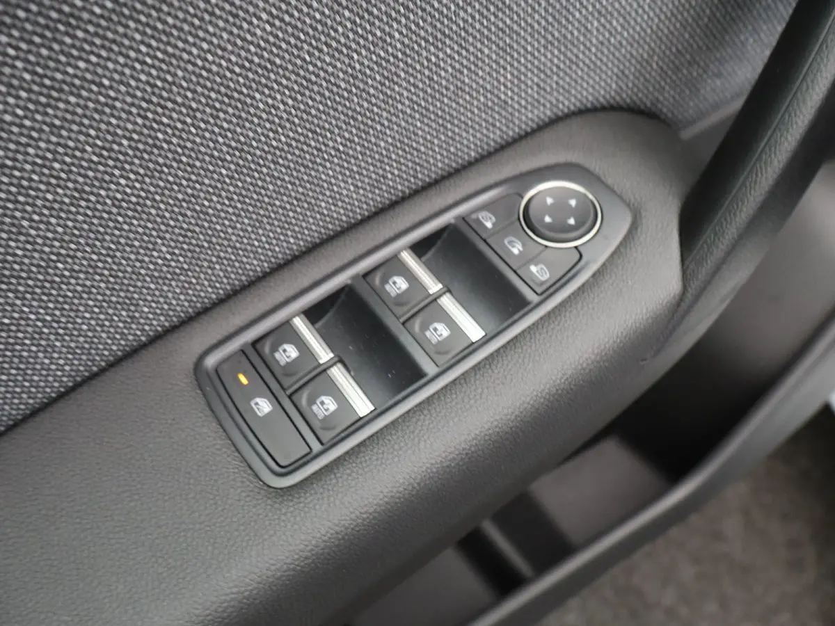 techno full hybrid E-Tech 160 | Parkeercamera | Adapt. Cruise | Google Navigatie |