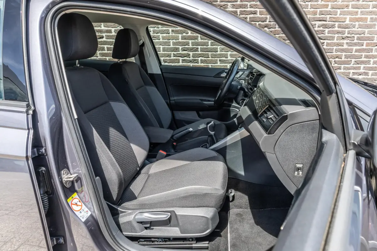 1.0 TSI 95pk Life | Achteruitrijcamera | Airconditioning | App connect