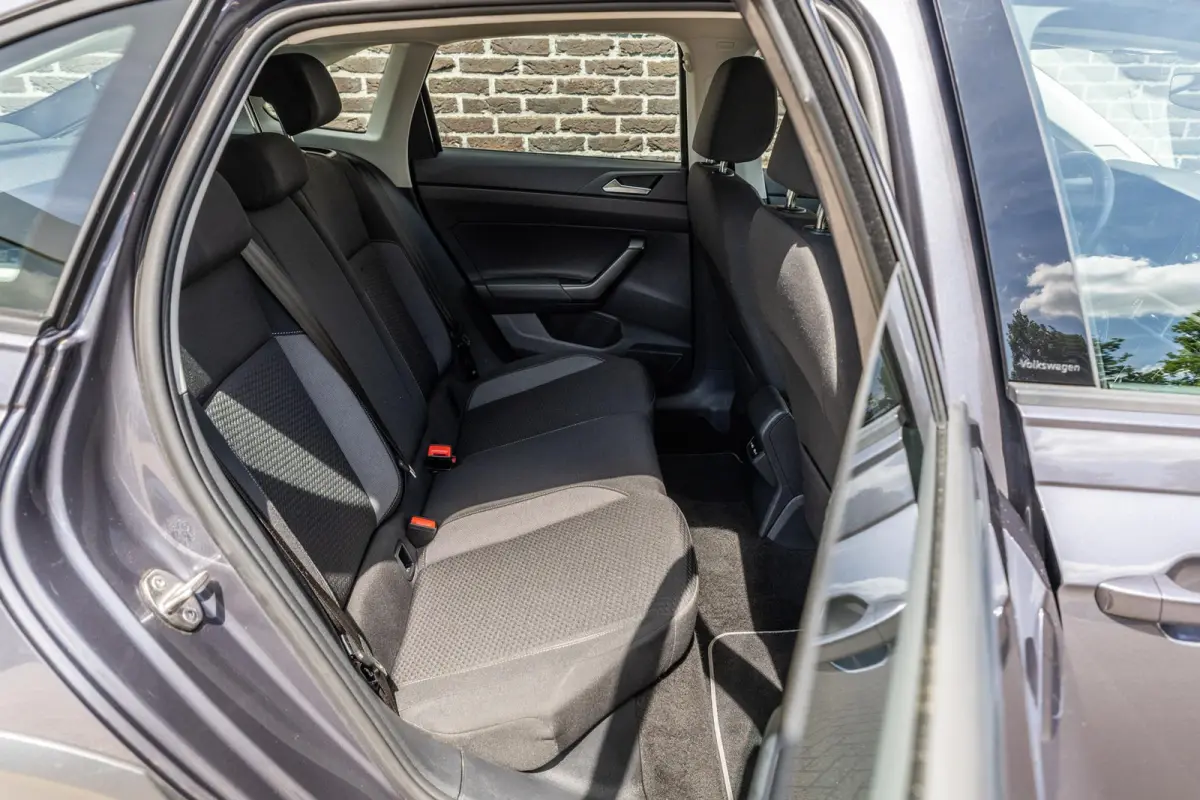 1.0 TSI 95pk Life | Achteruitrijcamera | Airconditioning | App connect