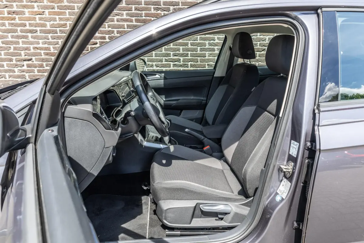 1.0 TSI 95pk Life | Achteruitrijcamera | Airconditioning | App connect