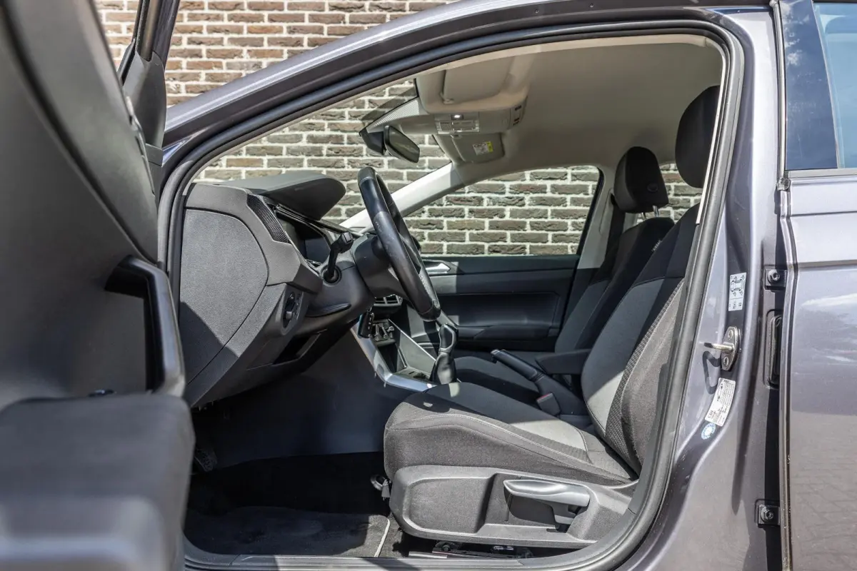 1.0 TSI 95pk Life | Achteruitrijcamera | Airconditioning | App connect