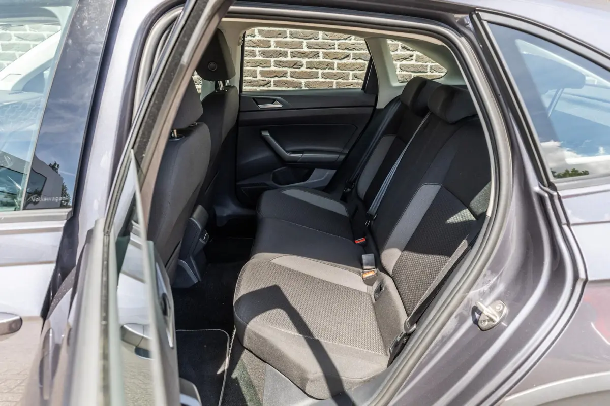 1.0 TSI 95pk Life | Achteruitrijcamera | Airconditioning | App connect