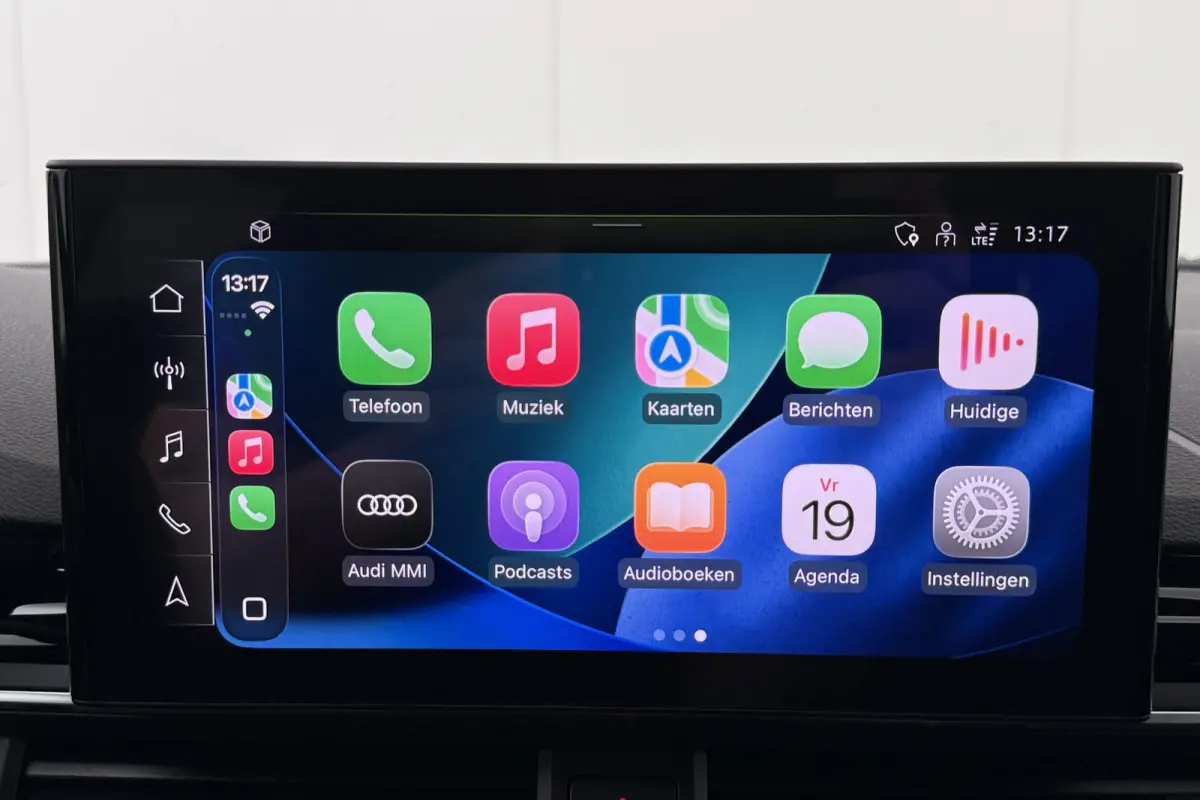 2.0 TFSI S-Line Competition Black-Ed Camera 19'LMV Carplay