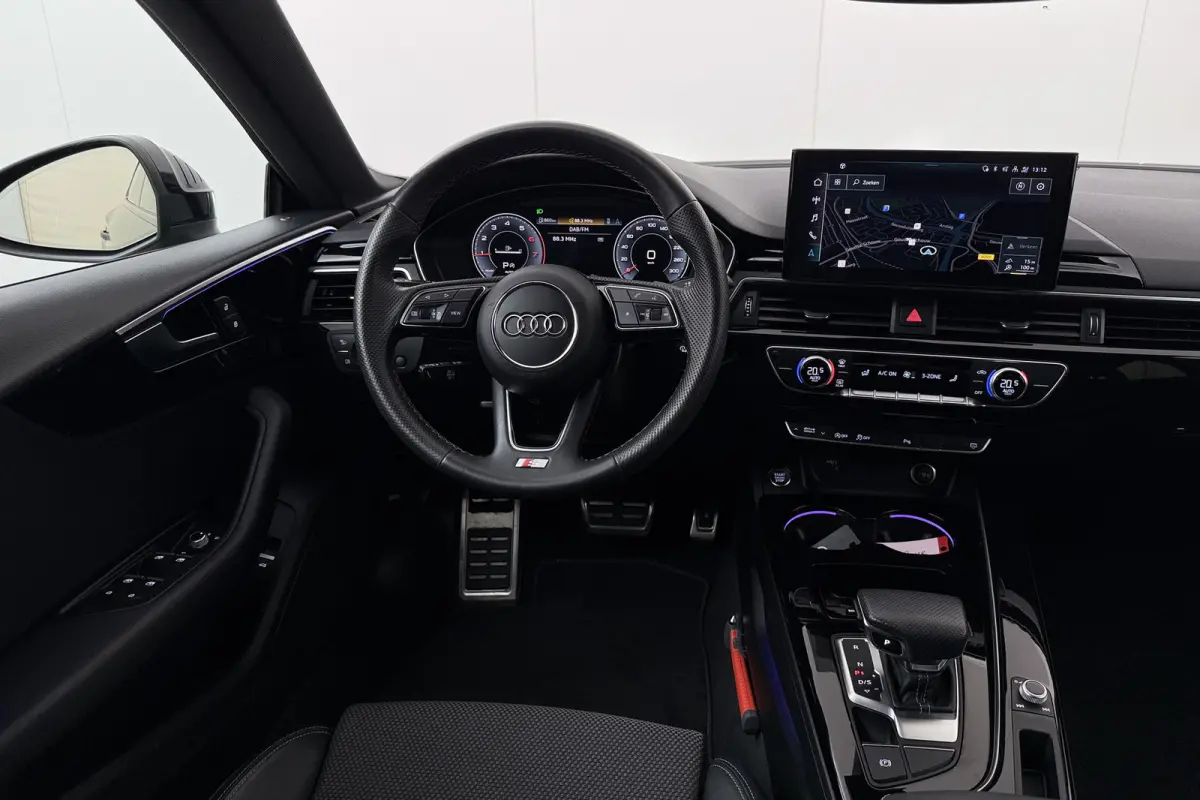 2.0 TFSI S-Line Competition Black-Ed Camera 19'LMV Carplay