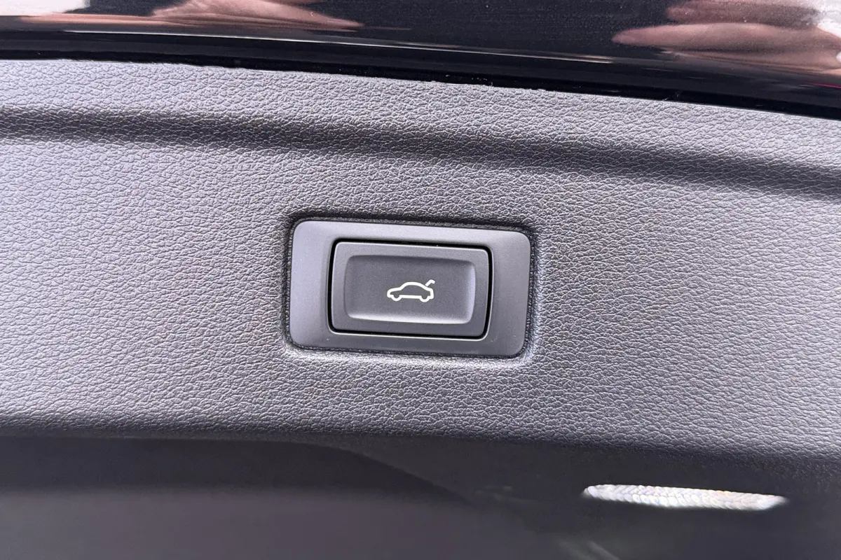 2.0 TFSI S-Line Competition Black-Ed Camera 19'LMV Carplay