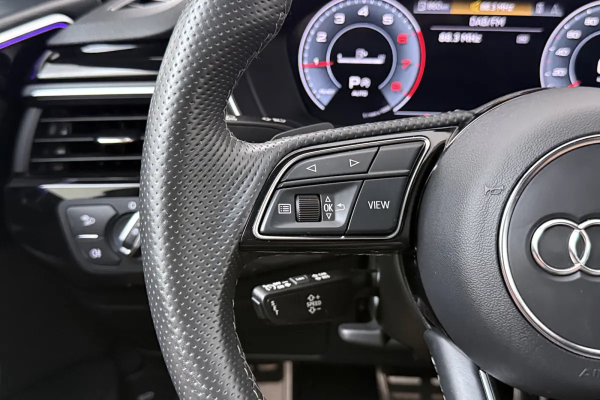 2.0 TFSI S-Line Competition Black-Ed Camera 19'LMV Carplay