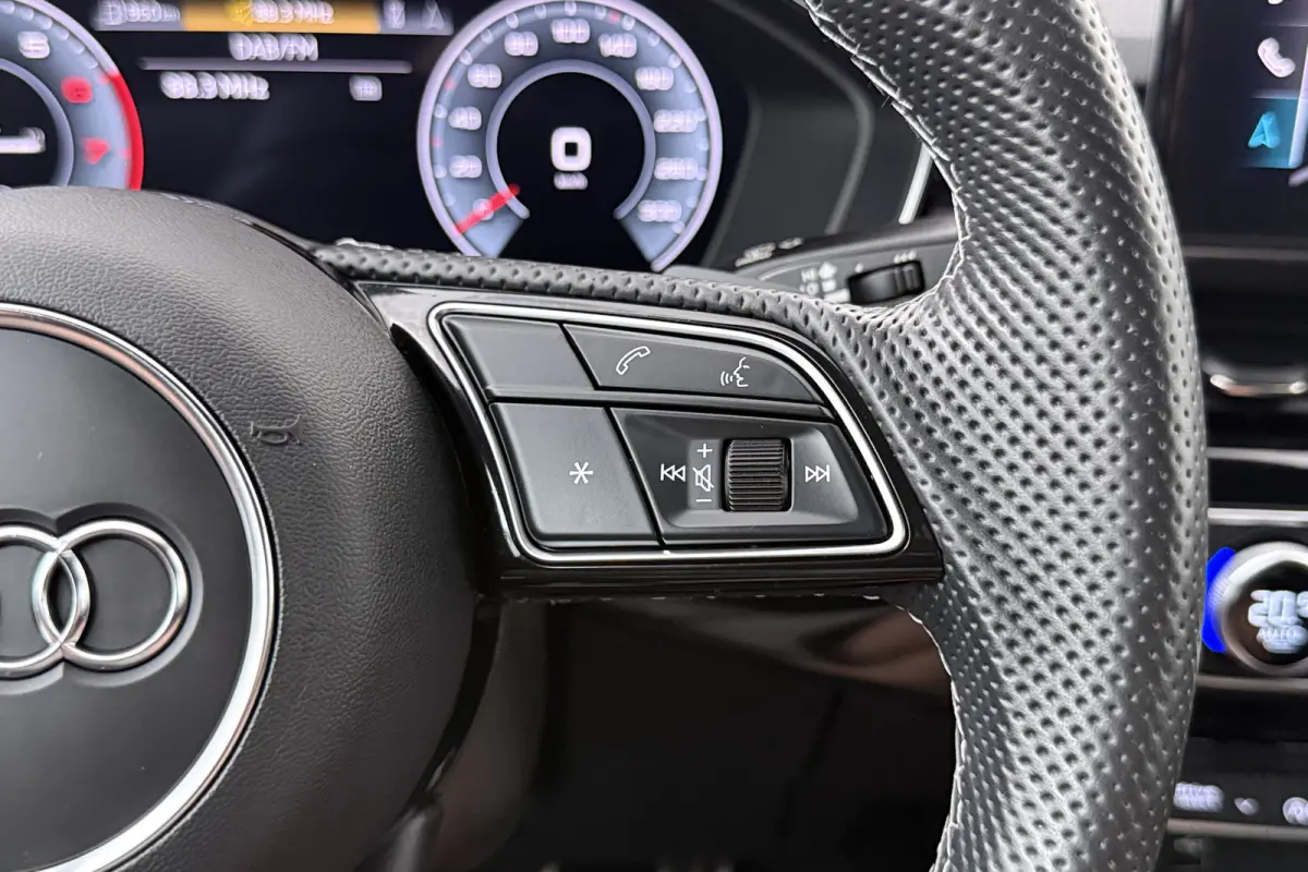 2.0 TFSI S-Line Competition Black-Ed Camera 19'LMV Carplay