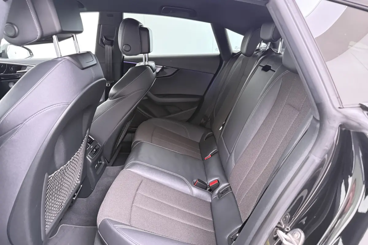 2.0 TFSI S-Line Competition Black-Ed Camera 19'LMV Carplay