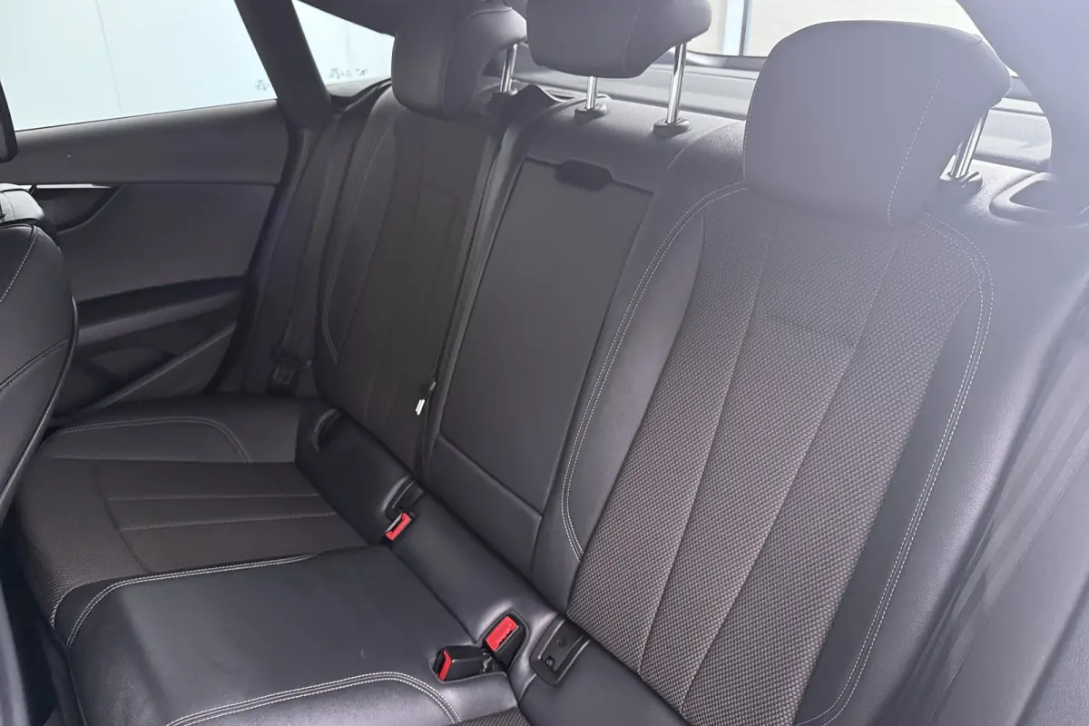 2.0 TFSI S-Line Competition Black-Ed Camera 19'LMV Carplay