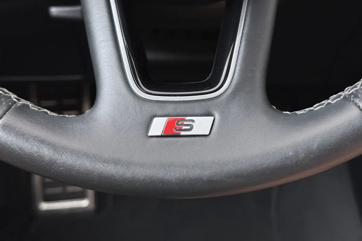 2.0 TFSI S-Line Competition Black-Ed Camera 19'LMV Carplay