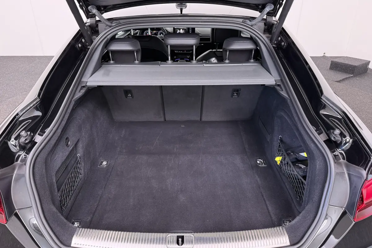 2.0 TFSI S-Line Competition Black-Ed Camera 19'LMV Carplay