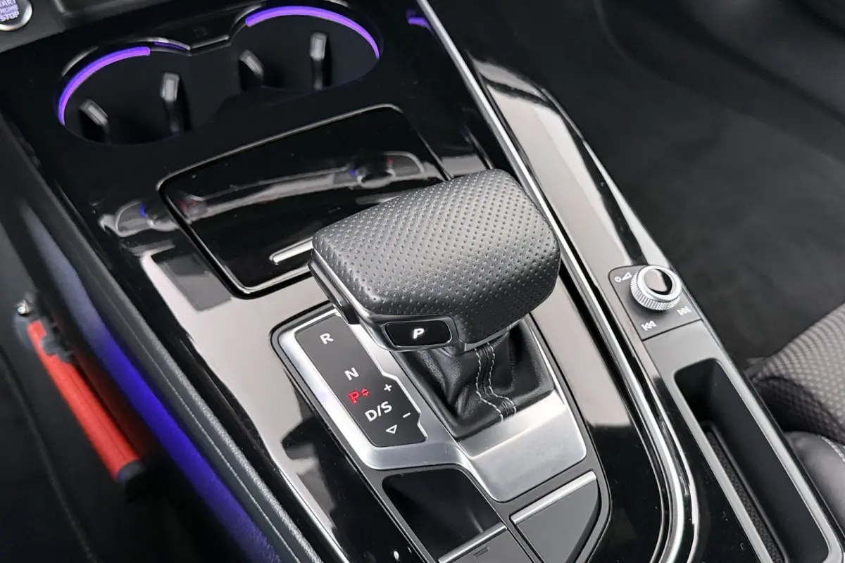 2.0 TFSI S-Line Competition Black-Ed Camera 19'LMV Carplay