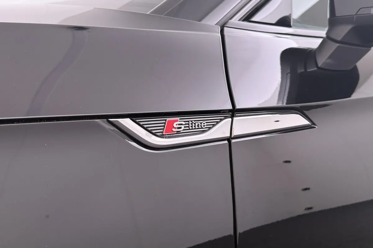 2.0 TFSI S-Line Competition Black-Ed Camera 19'LMV Carplay