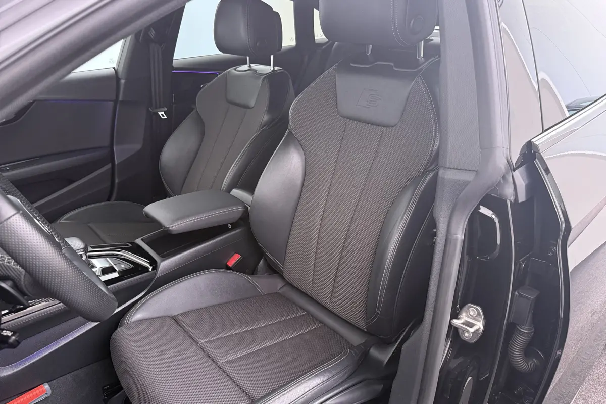 2.0 TFSI S-Line Competition Black-Ed Camera 19'LMV Carplay