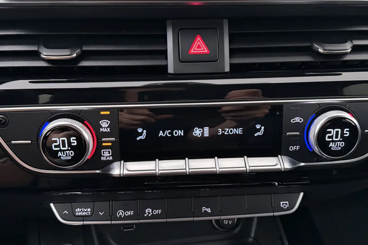 2.0 TFSI S-Line Competition Black-Ed Camera 19'LMV Carplay