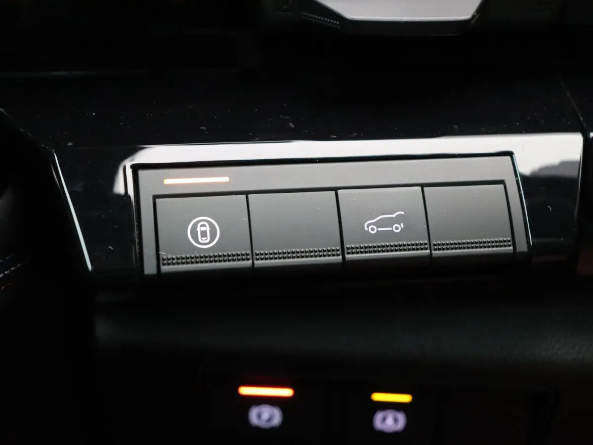 Full hybrid 200pk Esprit Alpine | Harman Kardon | Solarbay Panorama dak | Head Up Display | 360 Camera |