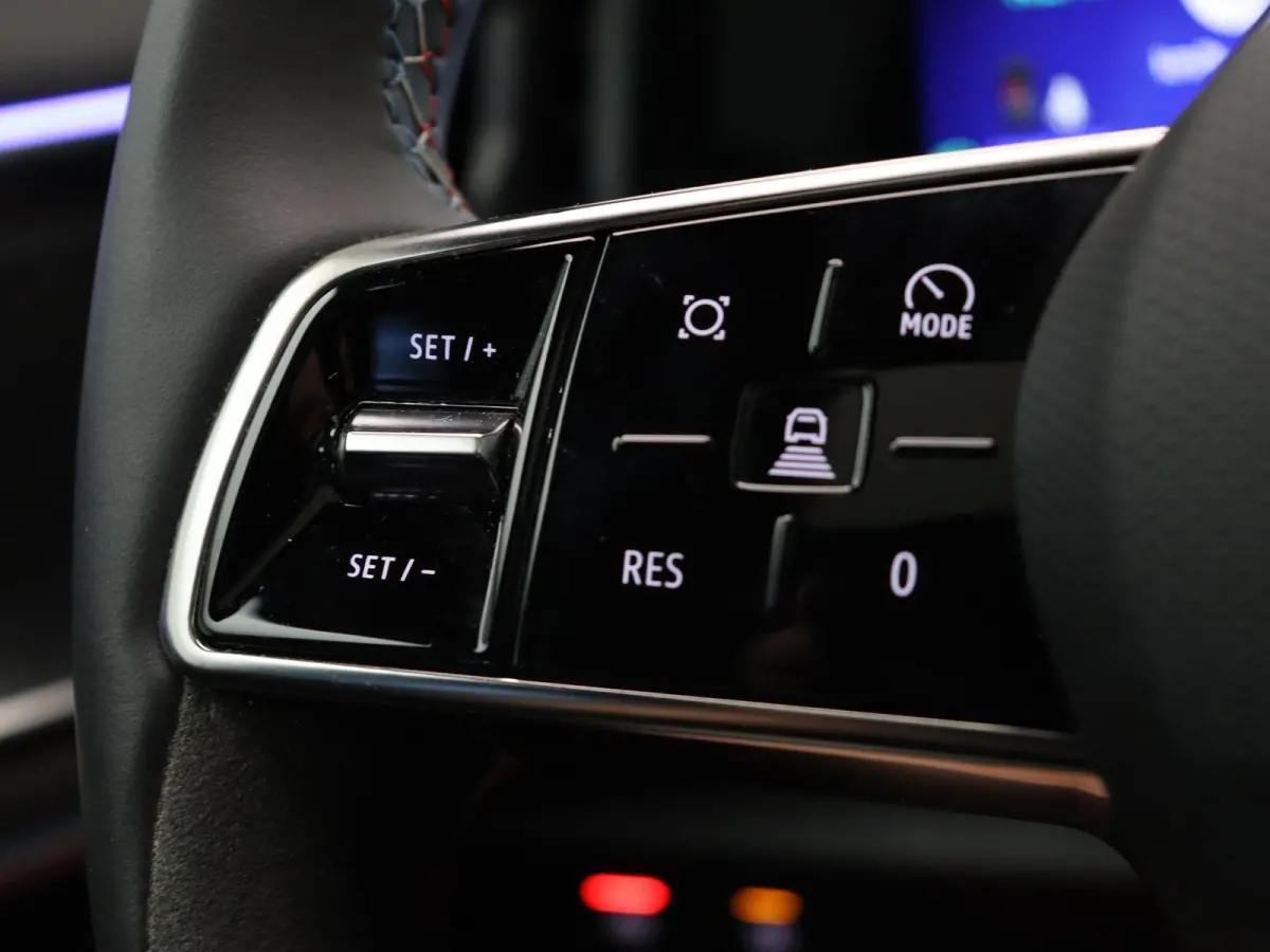 Full hybrid 200pk Esprit Alpine | Harman Kardon | Solarbay Panorama dak | Head Up Display | 360 Camera |