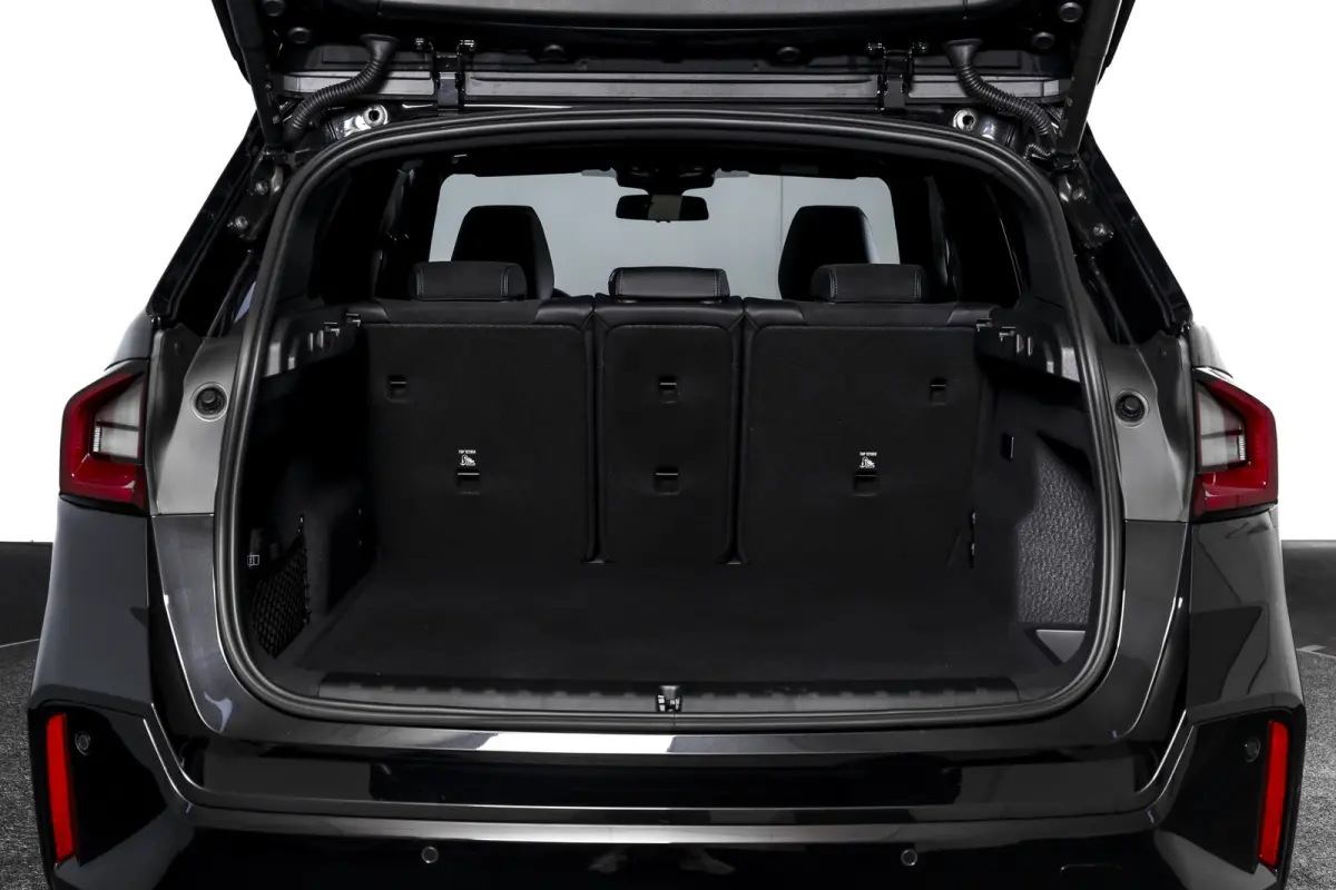 xDrive25e 245 PK | M-Sport | Premium Pack | S/K-Panodak | Elek. Trekhaak | Dig. Cockpit | Cruise | Stoelverw. | PDC | Camera | NAV+App. Connect | ECC | Elek. Klep | LM 19" | 9761
