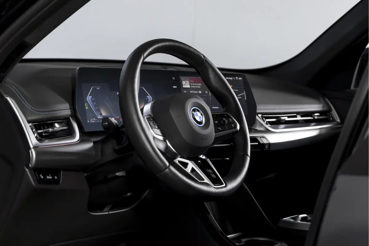 xDrive25e 245 PK | M-Sport | Premium Pack | S/K-Panodak | Elek. Trekhaak | Dig. Cockpit | Cruise | Stoelverw. | PDC | Camera | NAV+App. Connect | ECC | Elek. Klep | LM 19" | 9761