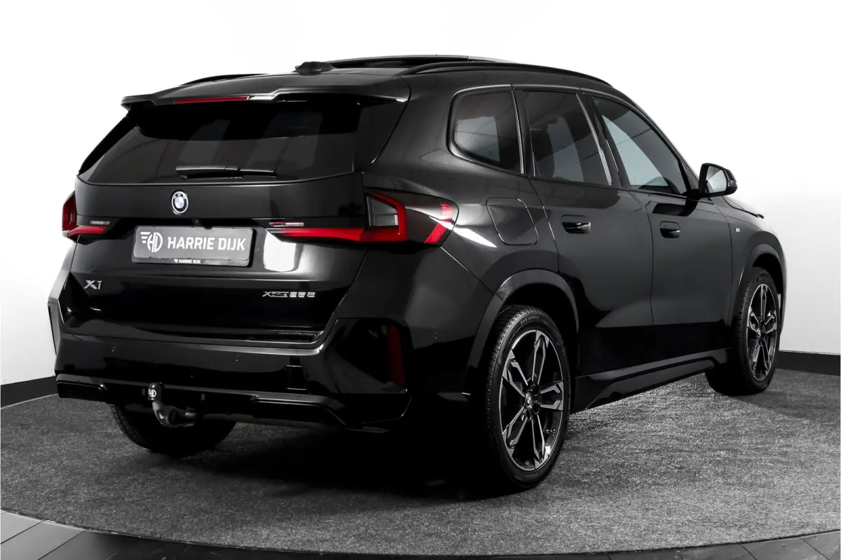 xDrive25e 245 PK | M-Sport | Premium Pack | S/K-Panodak | Elek. Trekhaak | Dig. Cockpit | Cruise | Stoelverw. | PDC | Camera | NAV+App. Connect | ECC | Elek. Klep | LM 19" | 9761