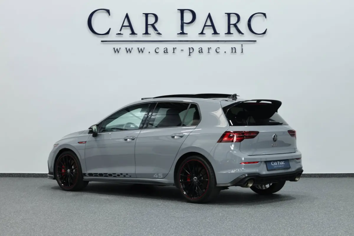 2.0 TSI GTI Clubsport 45 Jahre Edition 300+PK AKRAPOVIC/IQ/VIRTUAL/SFEER/PANO/LEER/CAM/LINE/ACC/12 MND GARANTIE!