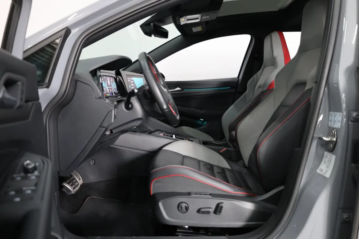 2.0 TSI GTI Clubsport 45 Jahre Edition 300+PK AKRAPOVIC/IQ/VIRTUAL/SFEER/PANO/LEER/CAM/LINE/ACC/12 MND GARANTIE!