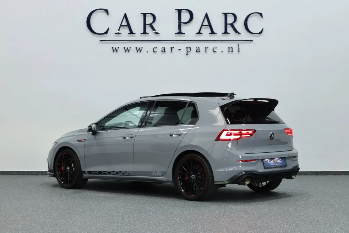 2.0 TSI GTI Clubsport 45 Jahre Edition 300+PK AKRAPOVIC/IQ/VIRTUAL/SFEER/PANO/LEER/CAM/LINE/ACC/12 MND GARANTIE!
