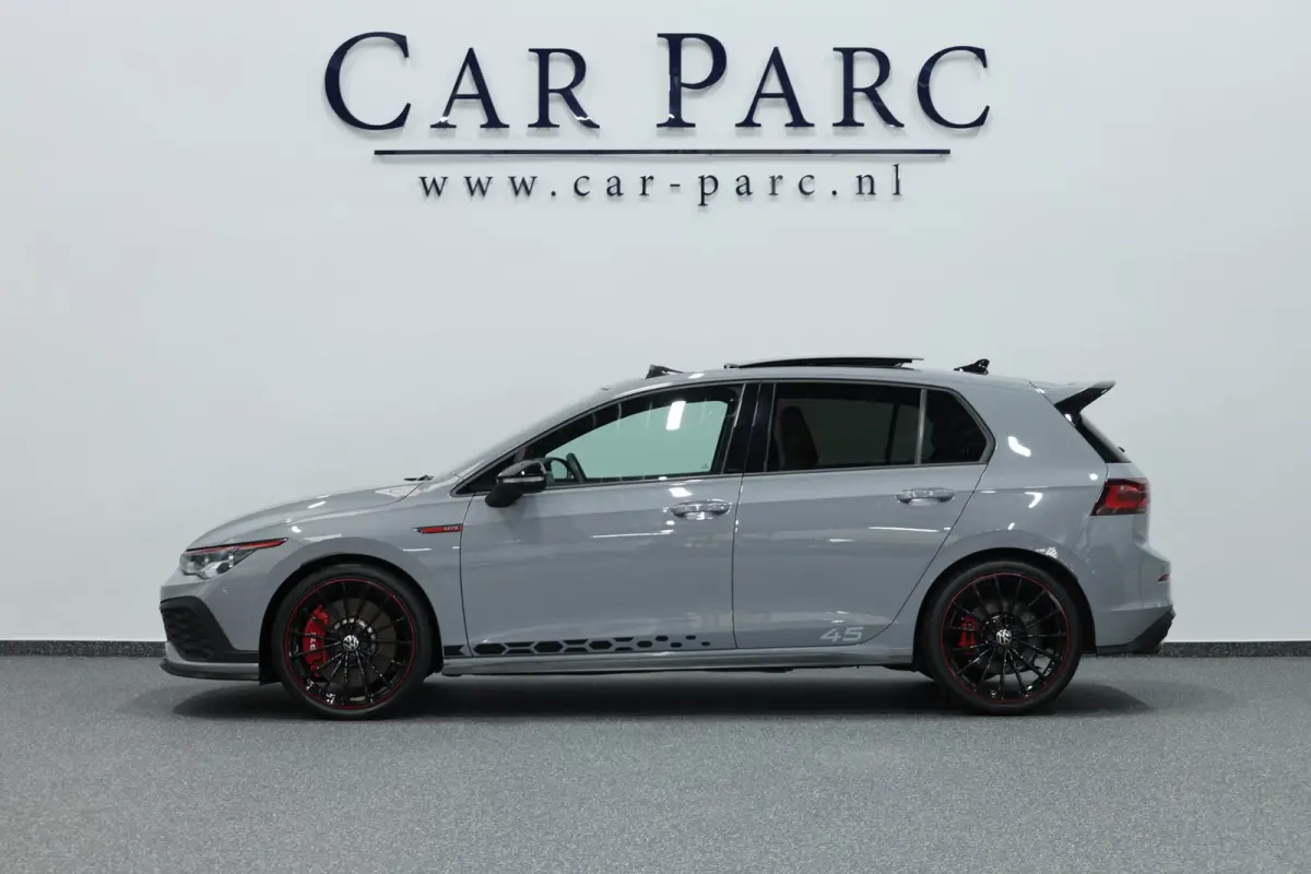 2.0 TSI GTI Clubsport 45 Jahre Edition 300+PK AKRAPOVIC/IQ/VIRTUAL/SFEER/PANO/LEER/CAM/LINE/ACC/12 MND GARANTIE!