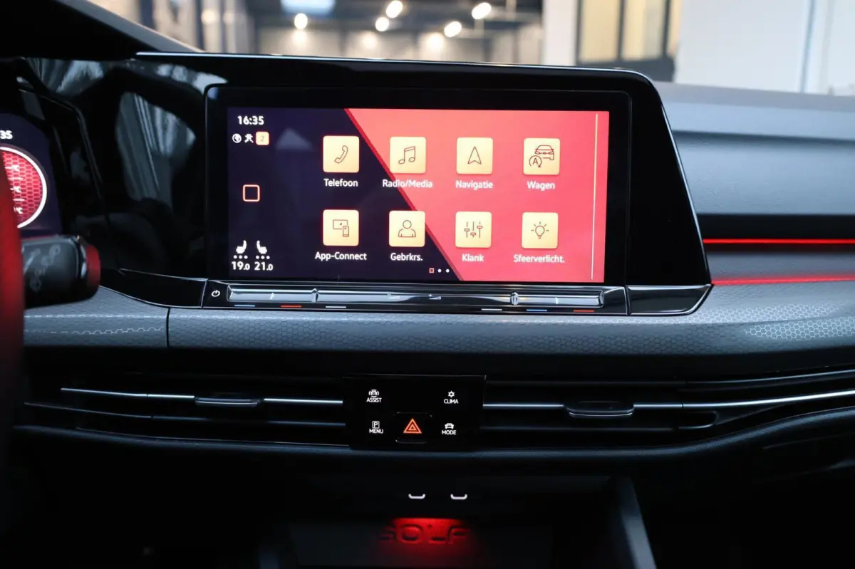 2.0 TSI GTI Clubsport 45 Jahre Edition 300+PK AKRAPOVIC/IQ/VIRTUAL/SFEER/PANO/LEER/CAM/LINE/ACC/12 MND GARANTIE!