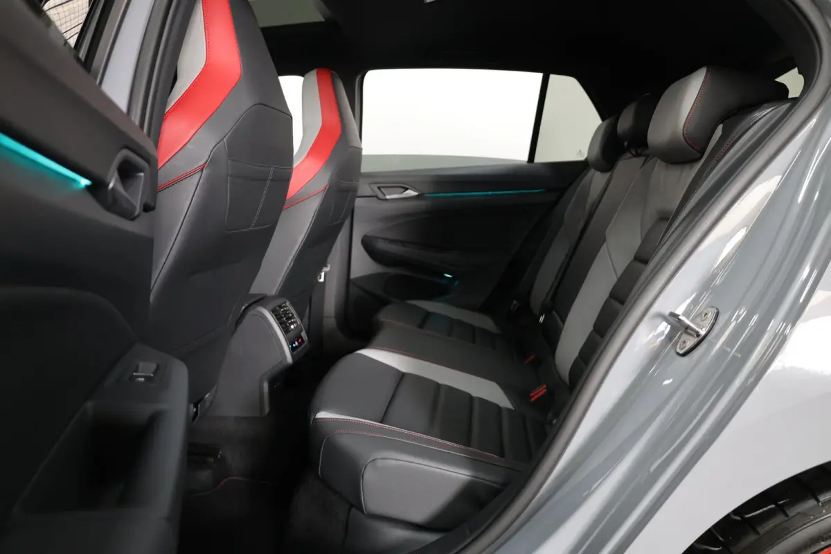 2.0 TSI GTI Clubsport 45 Jahre Edition 300+PK AKRAPOVIC/IQ/VIRTUAL/SFEER/PANO/LEER/CAM/LINE/ACC/12 MND GARANTIE!