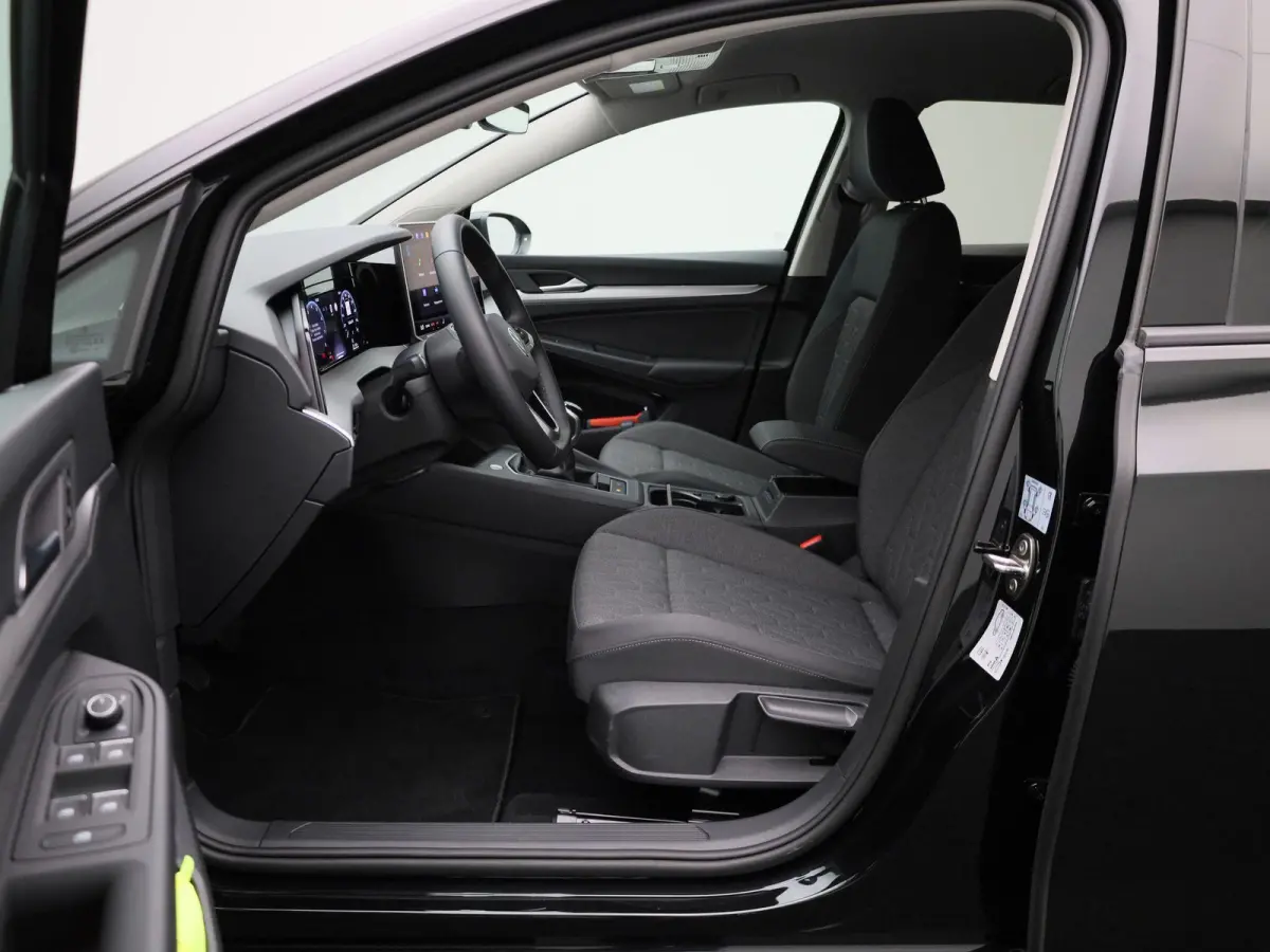 1.5 TSI Life Edition 116 PK| Origineel Nederlands | 1e Eigenaar | Stoelverwarming | Stuurwielverwarming | Achteruitrijcamera | Parkeersensoren | Digitale Cockpit Pro | Sfeerverlichting
